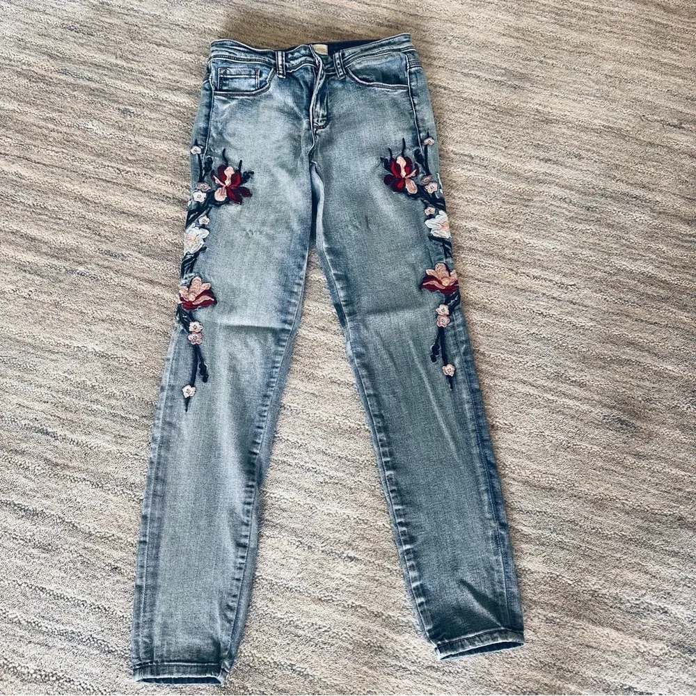 Caution To The Wind Floral embroidered stretch fit skinny jeans - Picture 1 of 12